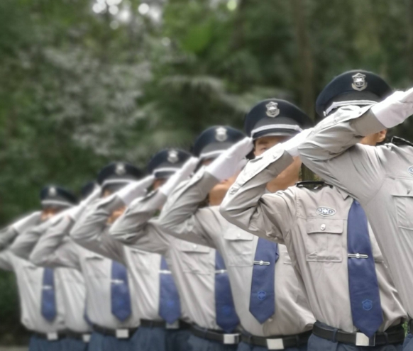 物業(yè)保安是物業(yè)管理中維護(hù)小區(qū)、商業(yè)綜合體、寫字樓等場(chǎng)所公共安全和秩序的重要力量