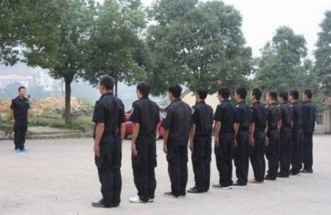 關(guān)于小區(qū)的門口物業(yè)保安的工作職責(zé)，有興趣的可以了解下